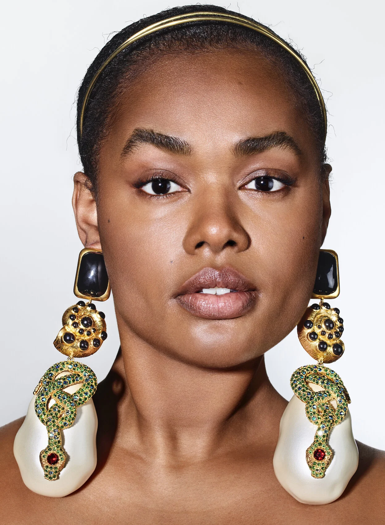 Precious Lee's Schiaparelli Jewelry Is Bold Bling in V129 Mag
